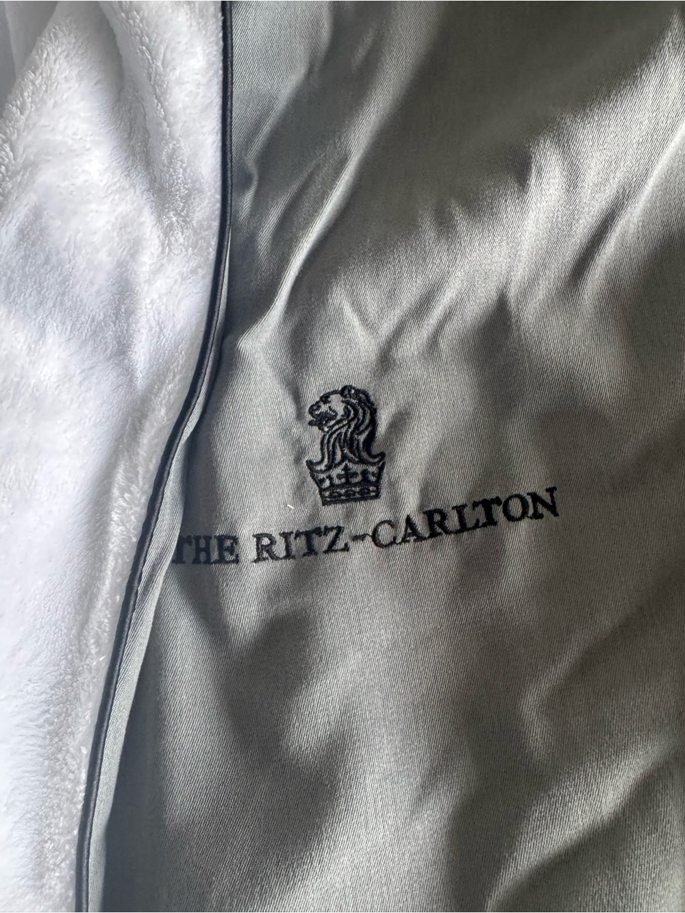Ritz-Carlton Frette Luxury Robe | Authentic Hotel Bathrobe | Gray | New| Unisex